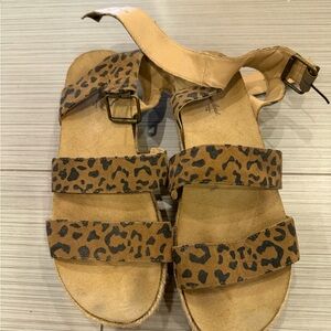 Universal Thread Agnes Microsuede leopard print platform espadrille sandals 9.5